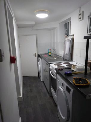 5 bedroom semi-detached house to rent - Photo 1