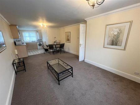 2 bedroom apartment to rent - Photo 4