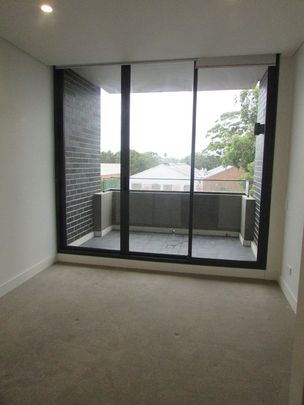 Spacious 2-Bed Apartment in the Heart of Rosebery - Photo 1