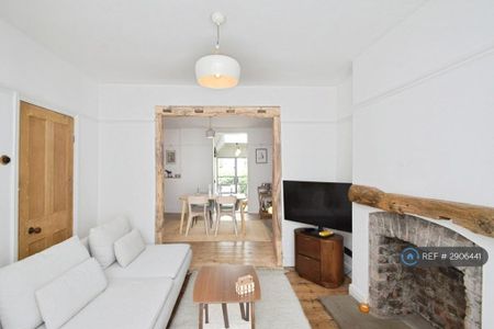 2 bedroom terraced house to rent - Photo 2