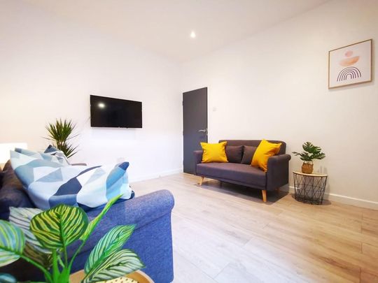 4 bedroom terraced house to rent - Photo 1