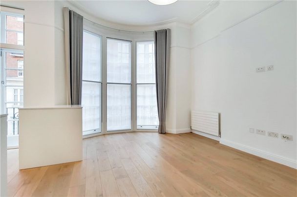 Beautiful one bedroom apartment with open plan reception room, double bedroom and stylish bathroom. - Photo 1