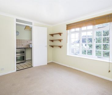 Minstrel Gardens, Surbiton, Surrey, KT5 flat to rent - Photo 1