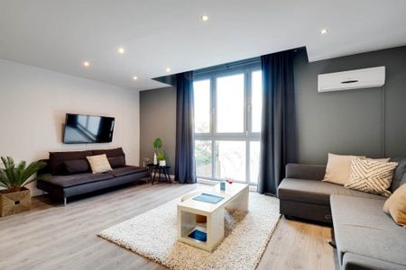 Carrer de Verdi, Barcelona, Catalonia 08012 - Photo 3