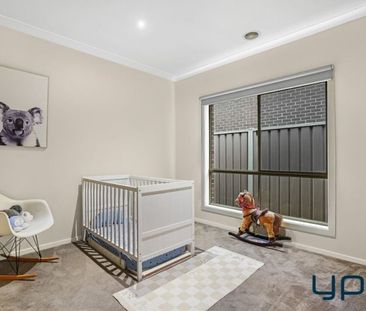 Prestigious Family Home in a Prime Boardwalk Estate Location ! - Photo 5