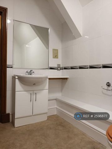 1 bedroom in a house share to rent - Photo 5