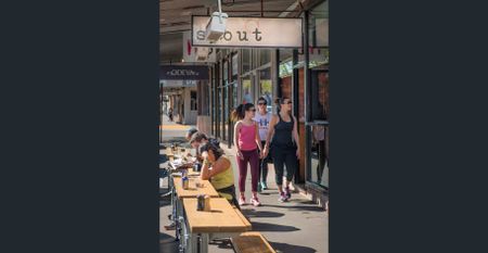 Modern Townhouse with City View - Photo 5