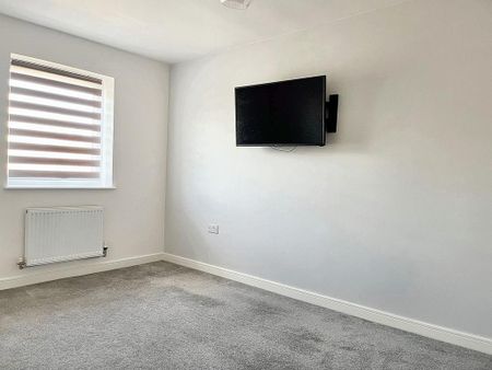 4 bedroom detached house to rent - Photo 2