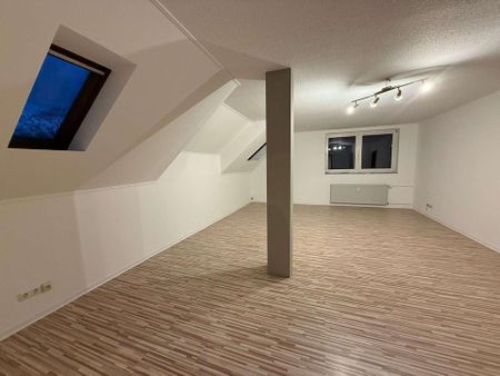 Schöne zwei Zimmer Dachgeschosswohnung mitten in Lage - Photo 5