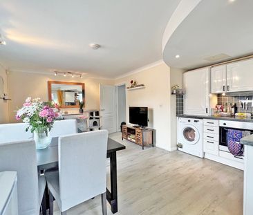 2 bed flat to rent in Robin Hill House,monteagle Lane,yateley,GU46 6NB - Photo 2