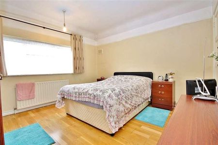 Nursery Road, Knaphill, Woking, Surrey, GU21 - Photo 3
