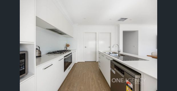 STYLE AND CONVENIENCE ALL UNDER ONE ROOF - Photo 1