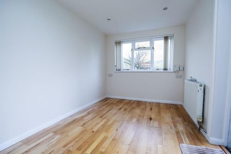 3 bedroom link detached house to rent - Photo 5