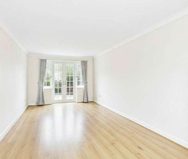 Hatherwood, Yateley, Hampshire, GU46 - Photo 1