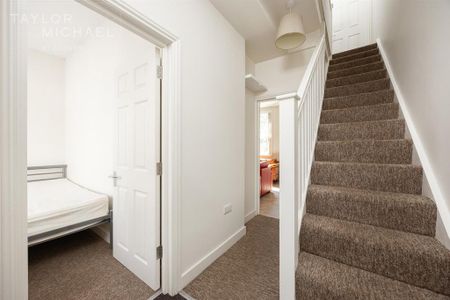6 bedroom terraced house to rent - Photo 4