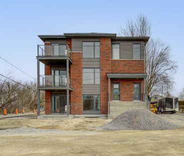 5 1/2 neuf, Les Coteaux, TRIPLEX ! JUIN - JUILLET 2025 rue Lippée - Photo 1