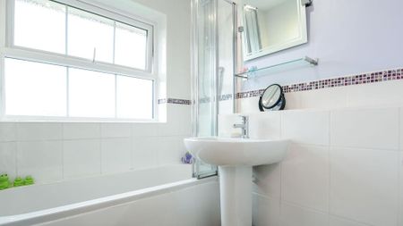 2 bedroom flat to rent - Photo 5