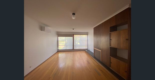 FAMILY HOME IN THE WEST - Photo 1