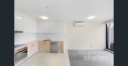 LOCATED IN THE HIGH STREET SHOPPING STRIP - Short walk to train station - Photo 4