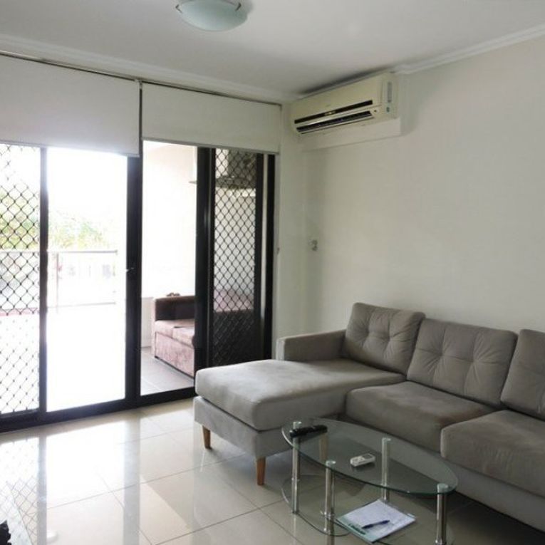 MODERN FURNISHED 2 BEDROOM APARTMENT IN A FANTASTIC LOCATION - Photo 1