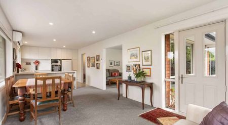 Bright, North-Facing Retreat - Photo 5