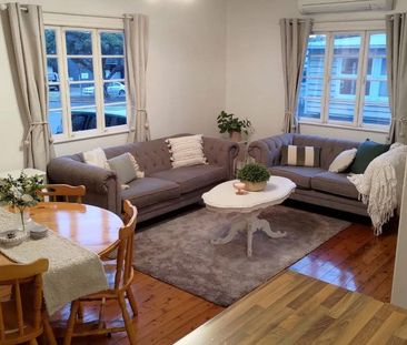 Charming Inner-City Home for Rent – Walk to Bakers Duck & the Toowo... - Photo 2