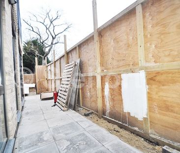 Granville Road, NW2, London - Photo 5