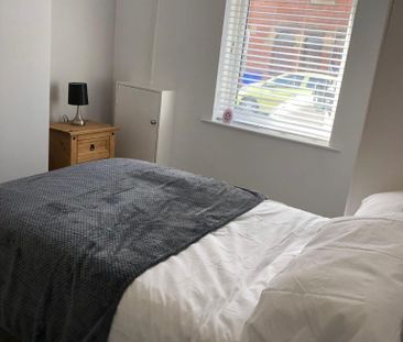 5 bedroom terraced house to rent - Photo 4