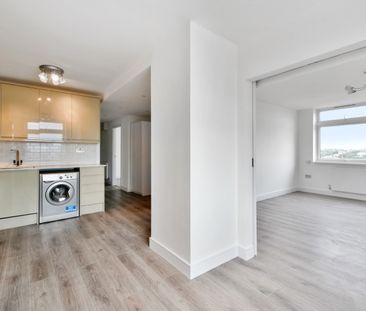 3 Bed Flat, Bush Court, W12 - Photo 1
