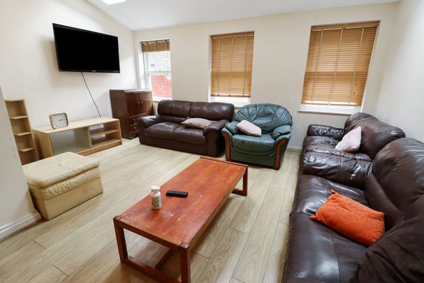 8 Bed Student Accommodation - Photo 1
