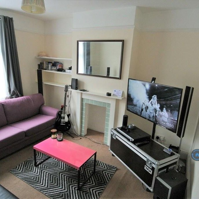 4 bedroom semi-detached house to rent - Photo 1