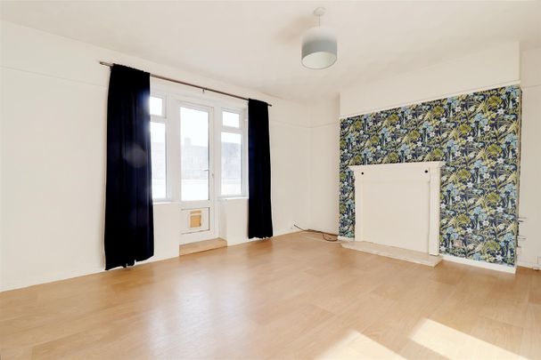 2 Bedroom Flat / Apartment to let - Photo 1