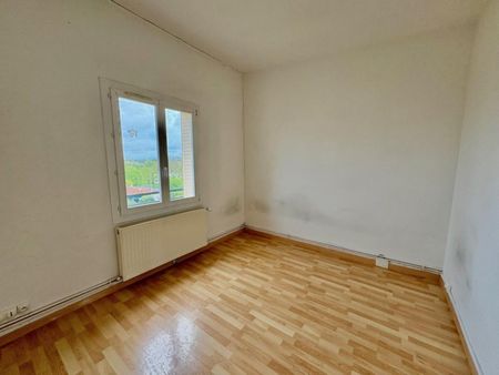 A LOUER - APPARTEMENT T5 - ROANNE - Photo 2
