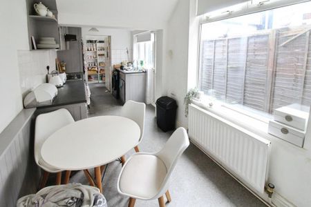 2 bedroom terraced house to rent - Photo 3
