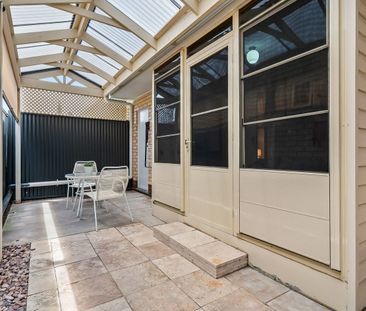 Light, Style & Modern Comfort by the Coast - Photo 6