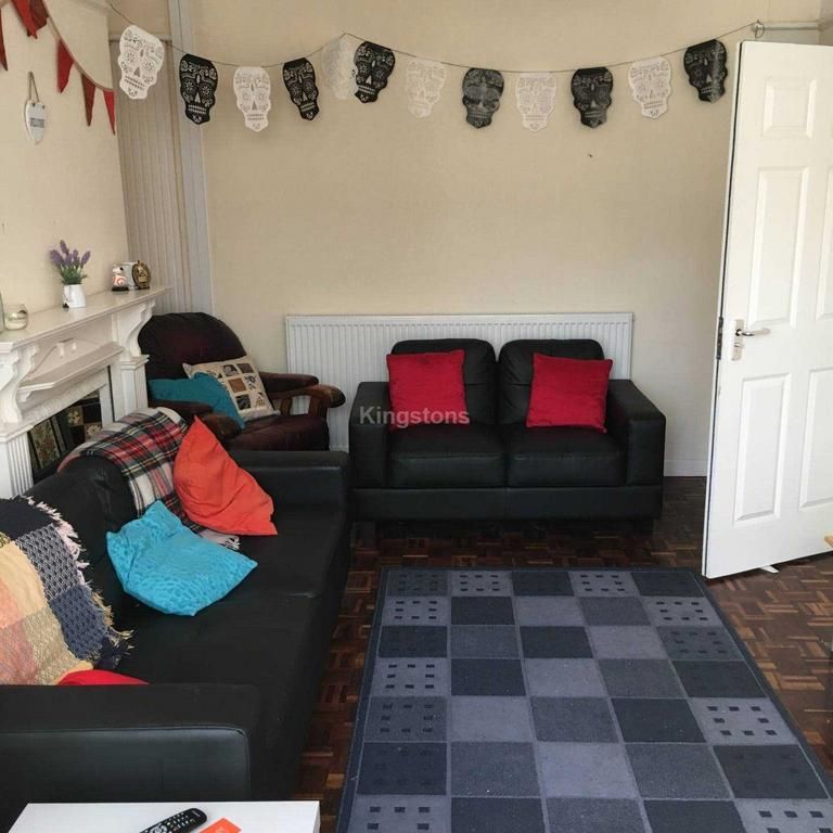 6 bedroom terraced house to rent - Photo 1
