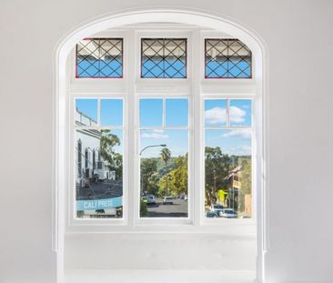Oversized Apartment In The Heart Of Mosman Village - Photo 2