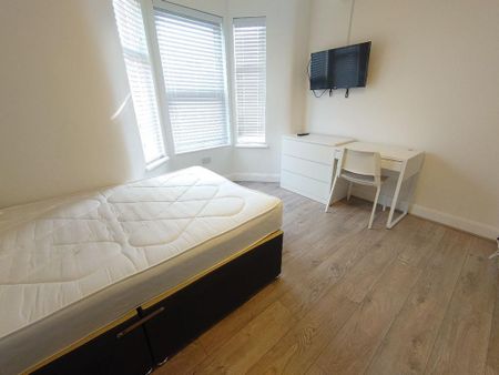 1 bedroom in a house share to rent - Photo 2
