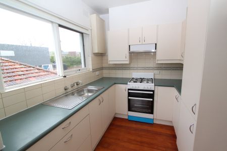SPACIOUS APARTMENT IN AN IDEAL LOCATION! - Photo 5
