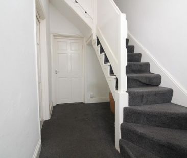 3 bedroom end of terrace house to rent - Photo 3