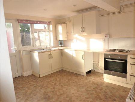2 bedroom terraced house to rent - Photo 3