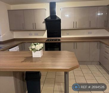 1 bedroom in a house share to rent - Photo 2