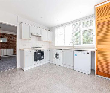 Larkswood Drive, Crowthorne, RG45 - Photo 5