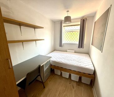 4 Bed End Terrace, Lodge Road, SO14 - Photo 5