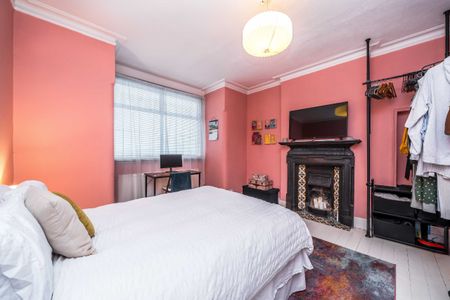 Battersea, Clapham, SW8 - Photo 2