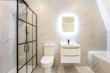 Luxury three bedroom mews house located in the heart of St Albans City centre. - Photo 5