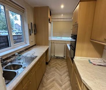 4 bedroom semi-detached house to rent - Photo 3