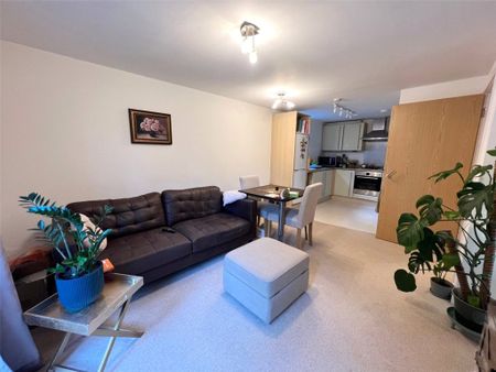 1 Bedroom Flat / Apartment - Archers Road, Southampton - Photo 3