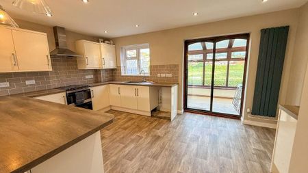 3 bedroom semi-detached house to rent - Photo 5