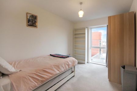 2 bedroom flat to rent - Photo 4